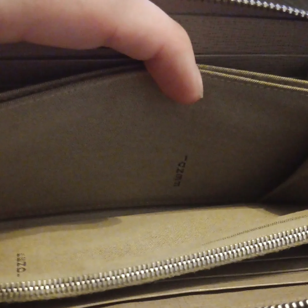 Fendi Full Zip Around Tan Women's Wallet (EUC) - Picture 8 of 13